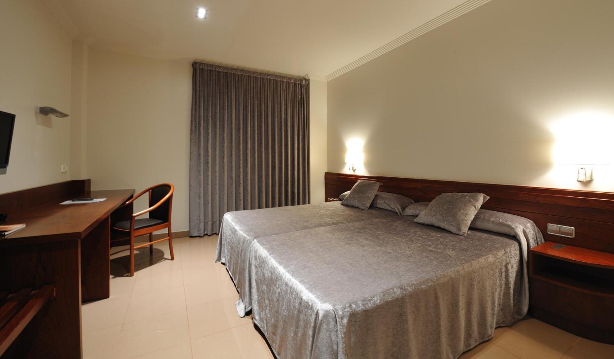 Hotel Els Noguers Manresa Ngoại thất bức ảnh